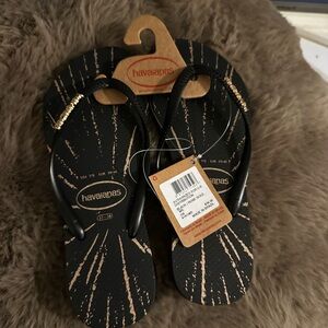 Havaianas Black Flip Flops with Gold Burst Print 🖤 Brazil spring break 🇧🇷